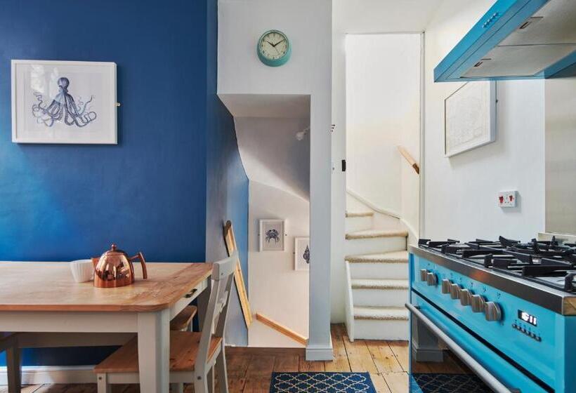 Refurbished Seaside Retreat In The Heart Of Cromer