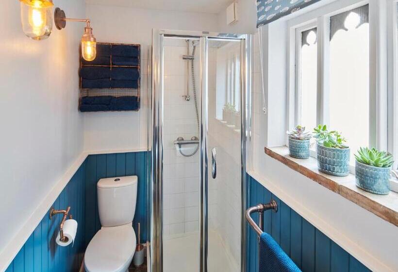 Refurbished Seaside Retreat In The Heart Of Cromer