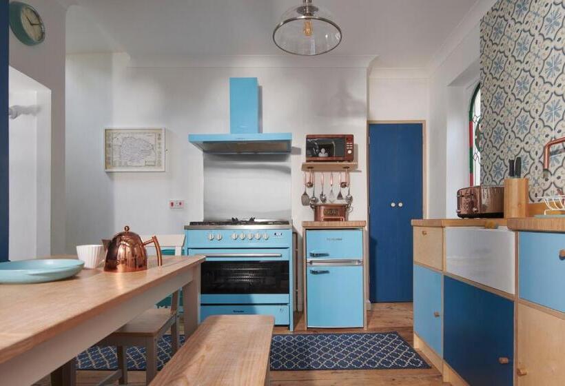 Refurbished Seaside Retreat In The Heart Of Cromer
