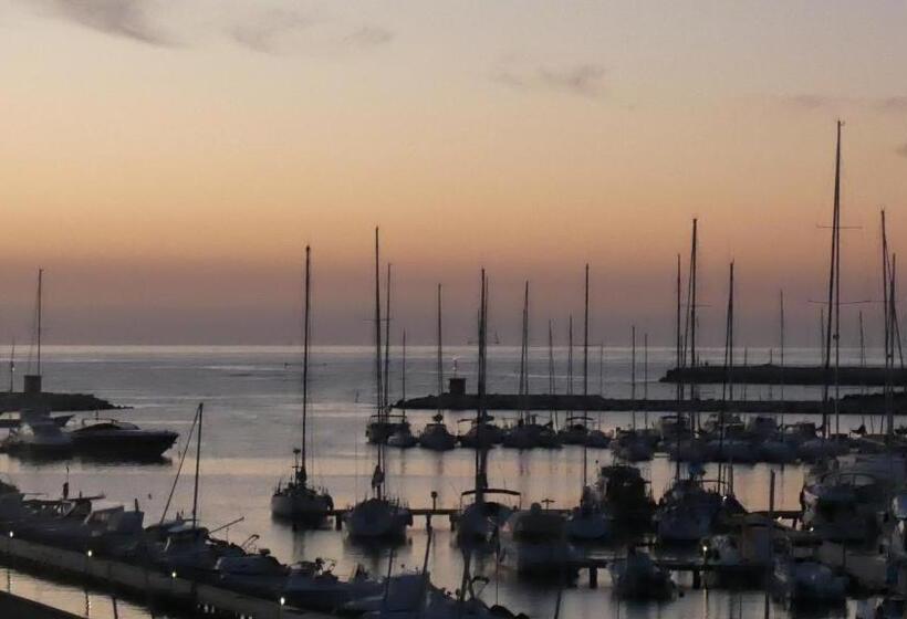 Regina Margherita Bed And Breakfast & Rooftop Lounge Bar