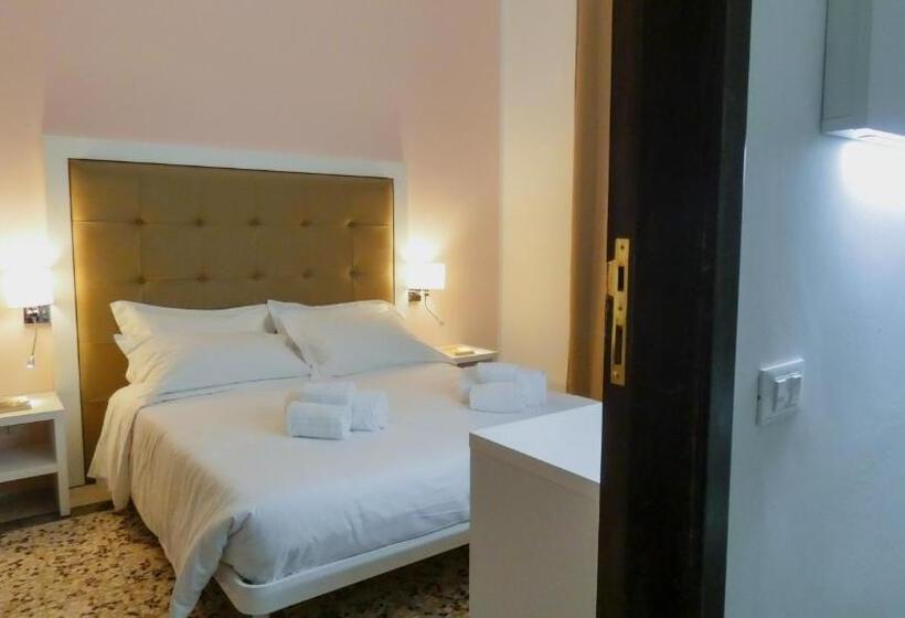 Regina Margherita Bed And Breakfast & Rooftop Lounge Bar