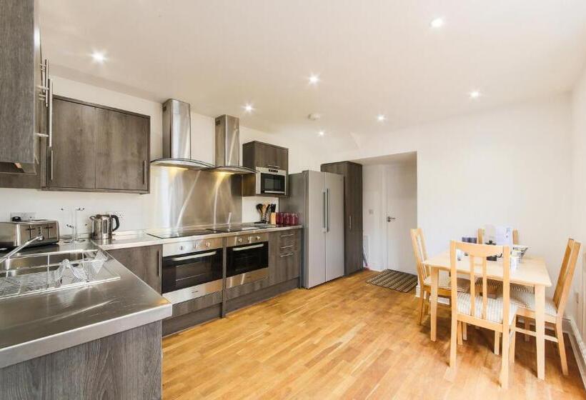 Sea View, Newquay Spacious House