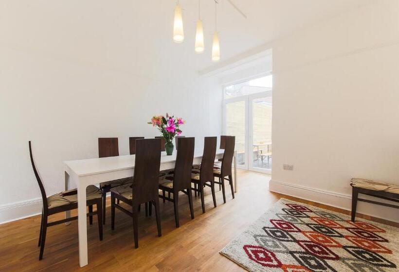 Sea View, Newquay Spacious House