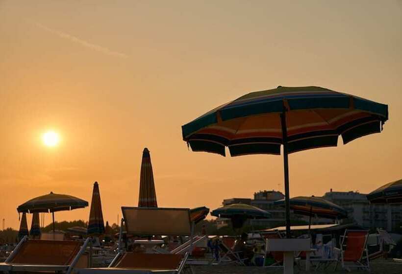 Enjoy Your Holiday In Our Pool   Beahost