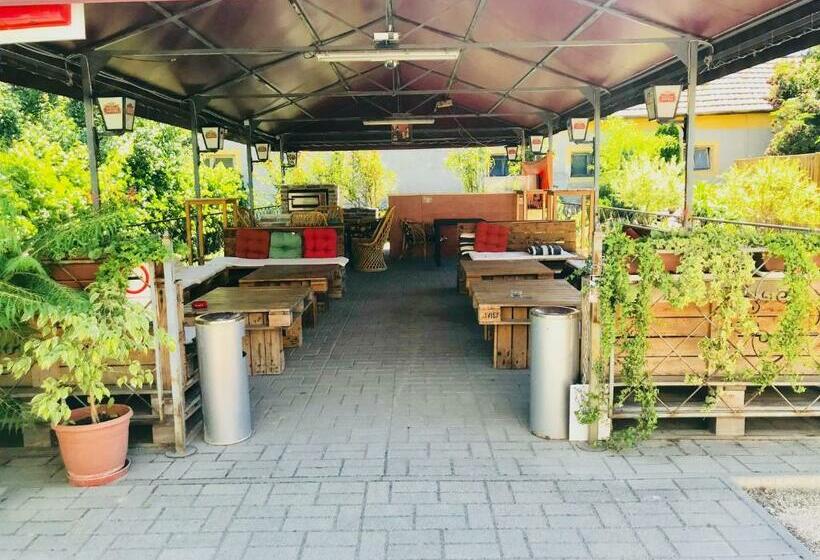 مبيت وإفطار Kinizsi Panzió