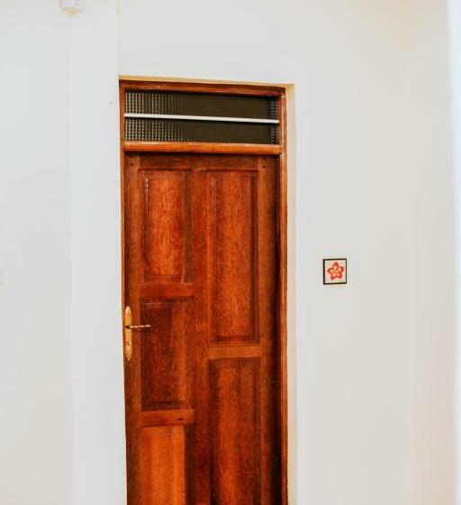 ベッドアンドブレックファースト Plumeria Motel   Stone Town Zanzibar