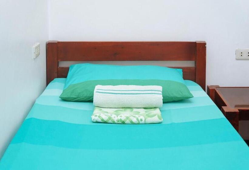 هتل C Star Travellers Inn