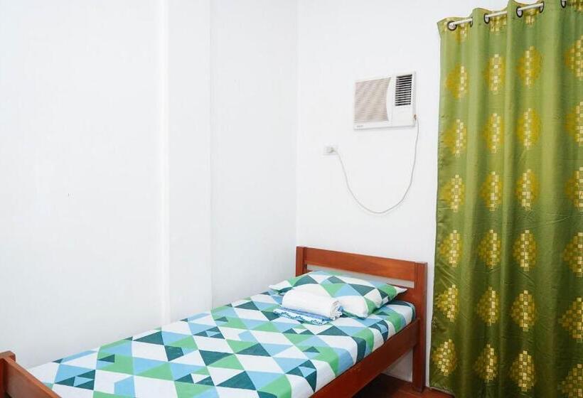 هتل C Star Travellers Inn