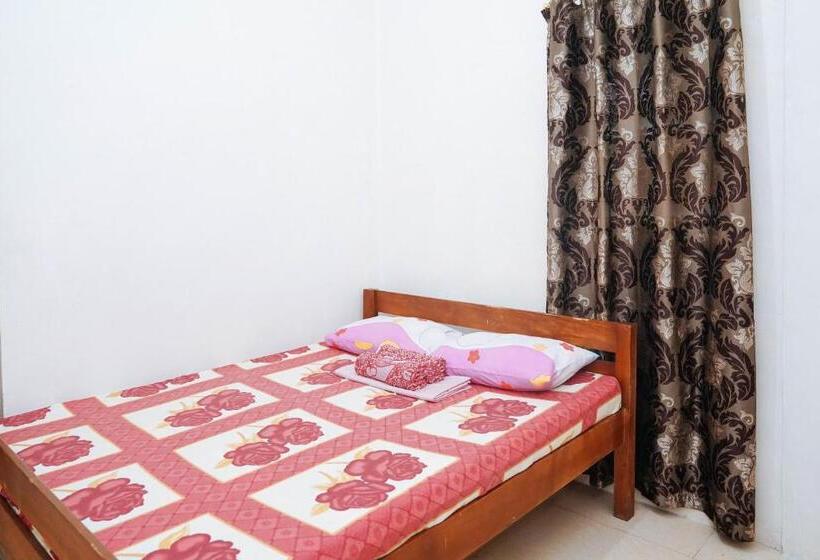 هتل C Star Travellers Inn