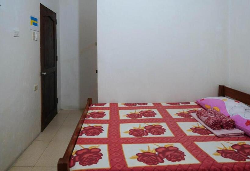 هتل C Star Travellers Inn