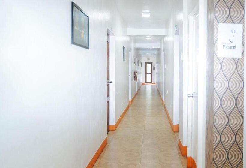 هتل C Star Travellers Inn