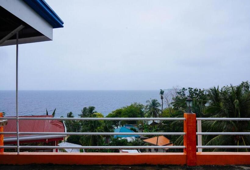 هتل C Star Travellers Inn