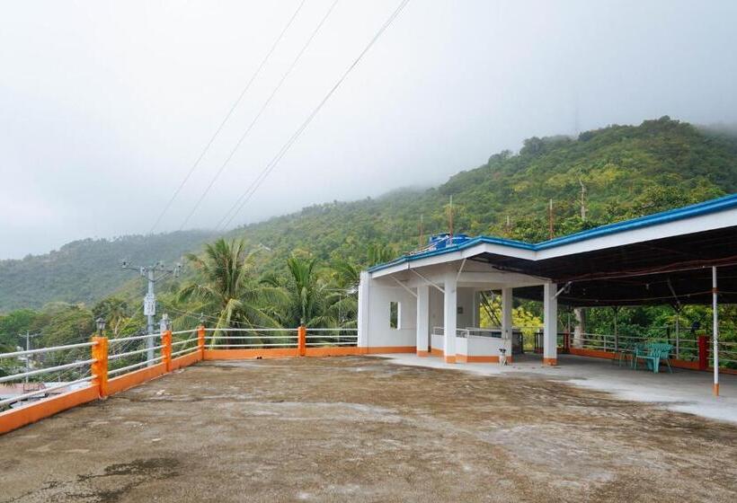 هتل C Star Travellers Inn