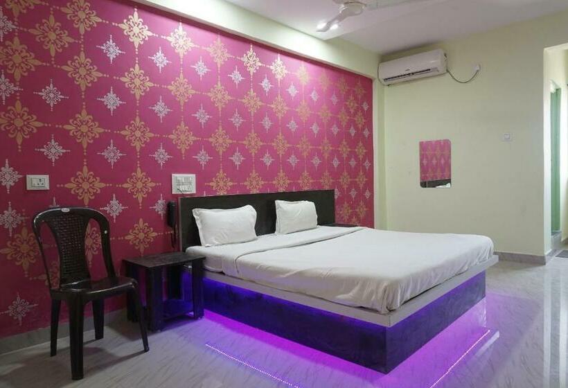 Spot On Hotel Golden Lodge