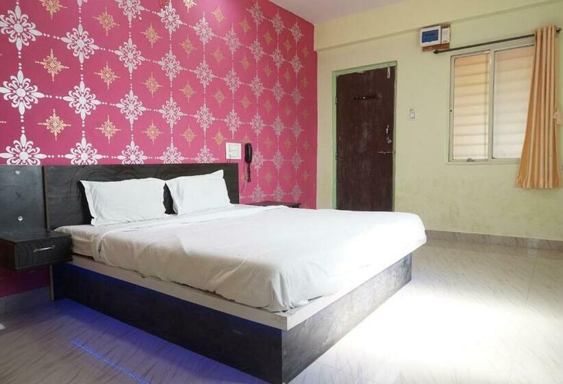 Spot On Hotel Golden Lodge