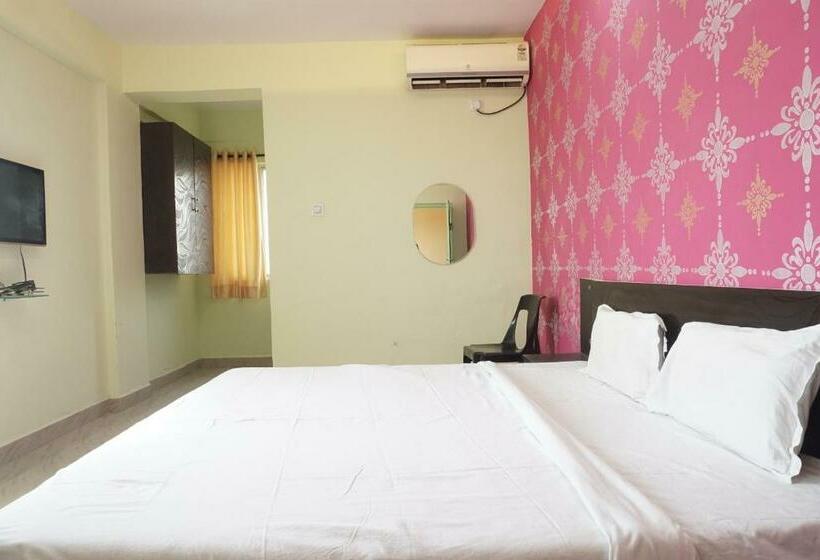 Spot On Hotel Golden Lodge