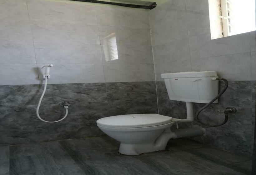 Spot On Hotel Golden Lodge