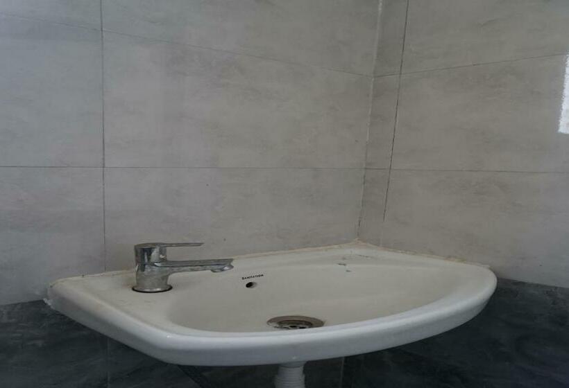 Spot On Hotel Golden Lodge