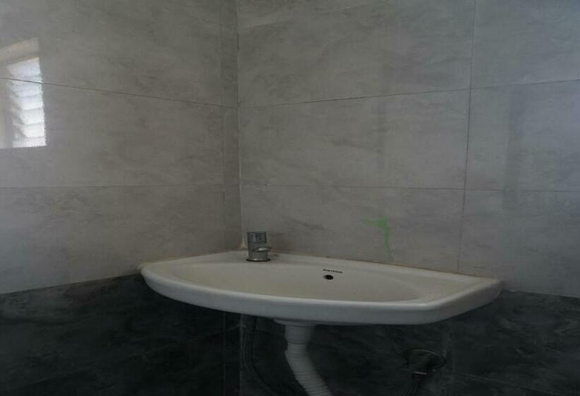 Spot On Hotel Golden Lodge