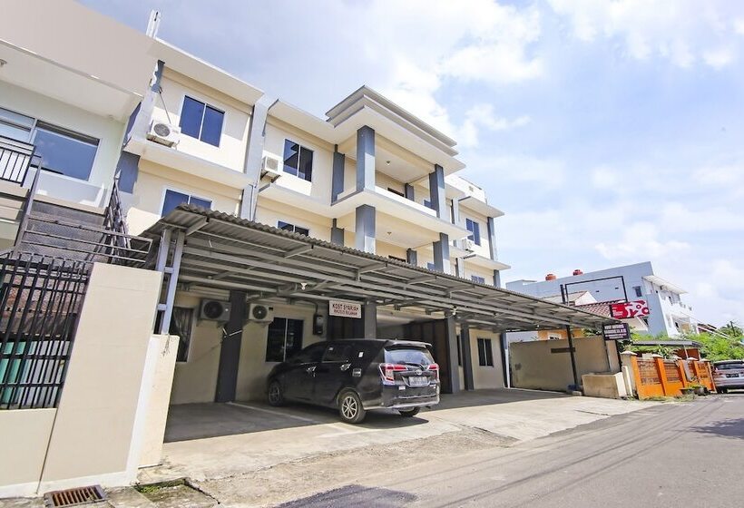 酒店 Oyo 90883 Ria Agustar Syariah