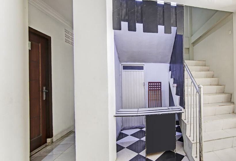 酒店 Oyo 90883 Ria Agustar Syariah