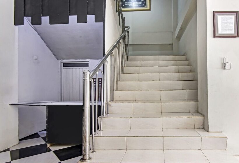 酒店 Oyo 90883 Ria Agustar Syariah