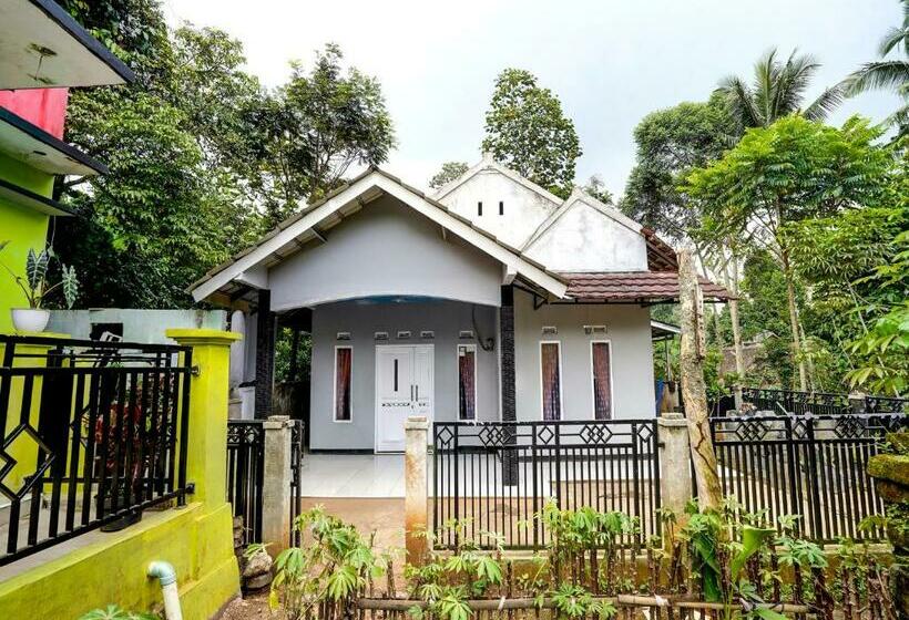 Отель Oyo Homes 90918 Eco Tourism Geopark Gunung Masigit Homestay Syariah