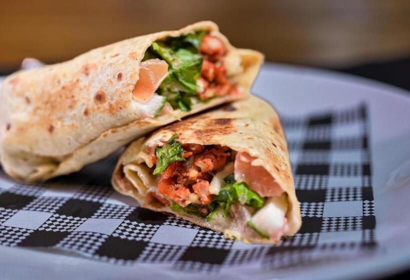 호텔 Sailors Beach Fiji