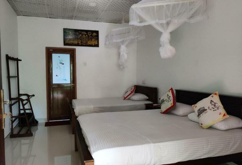 Отель Sigiriya Rock Star Home Stay