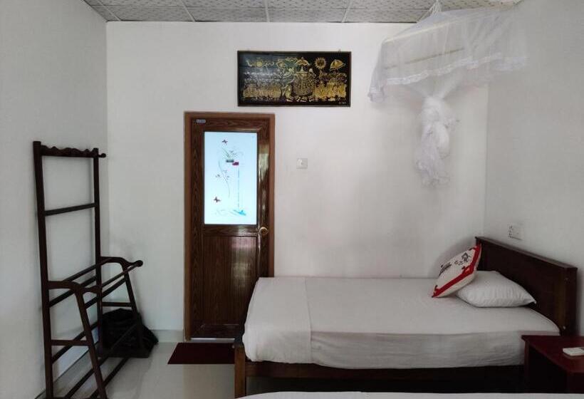 Отель Sigiriya Rock Star Home Stay