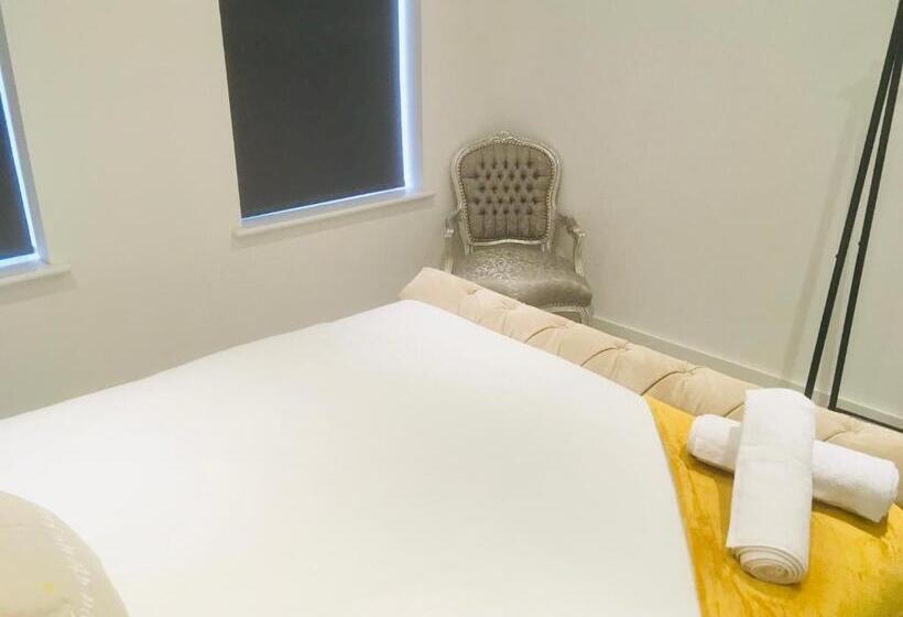 Huntingdon Apartment