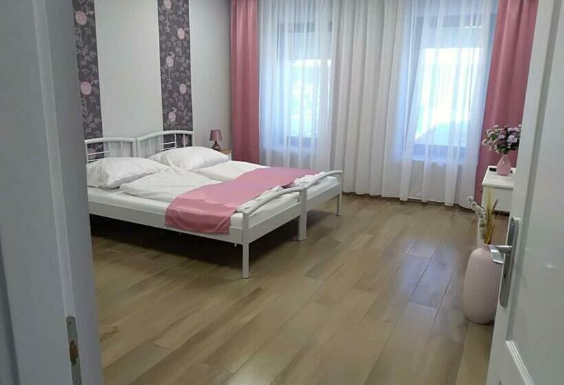 بنسيون Alma Vendégház