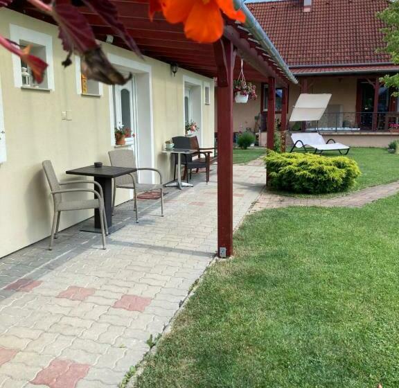 ペンション Alpok Tava Vendégház