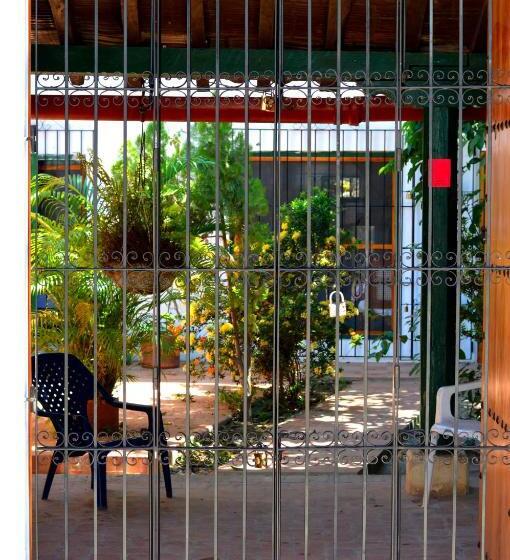 פנסיון Casa Serrano   Callejón De Don Blas 1 Hab Solera