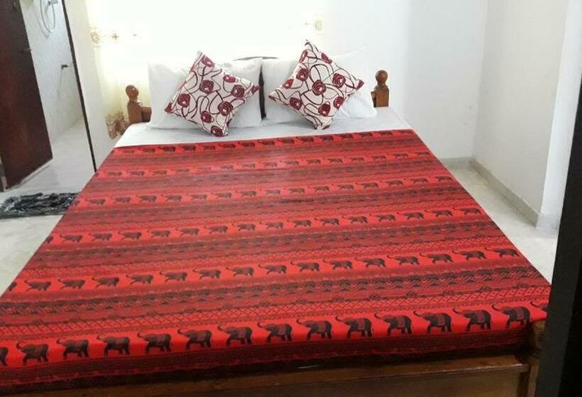 פנסיון Colonial Bungalow