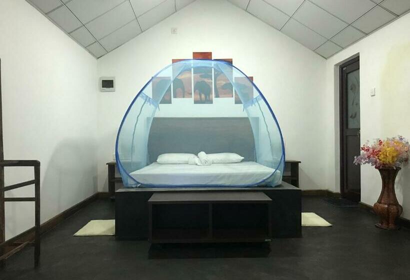 膳宿费 Falcons Nest