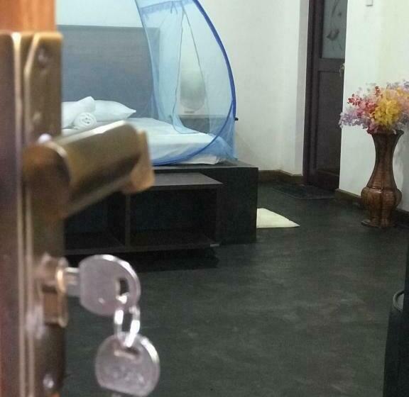 膳宿费 Falcons Nest