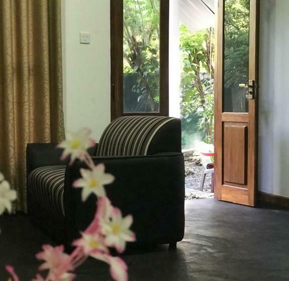 膳宿费 Falcons Nest