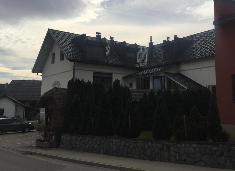 پانسیون Gostilna In Prenočišča Gedžo