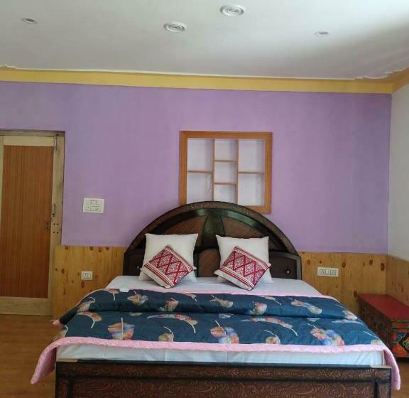 פנסיון La Tsas Guest House