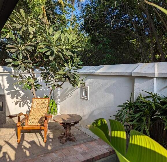 Пансион Thanga House By Luxunlock Private Villas