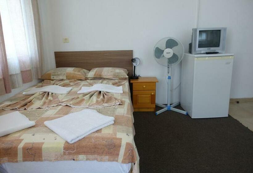 פנסיון Villa Maris