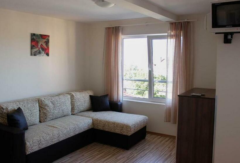 פנסיון Villa Maris