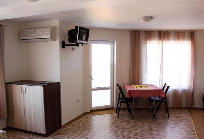 פנסיון Villa Maris