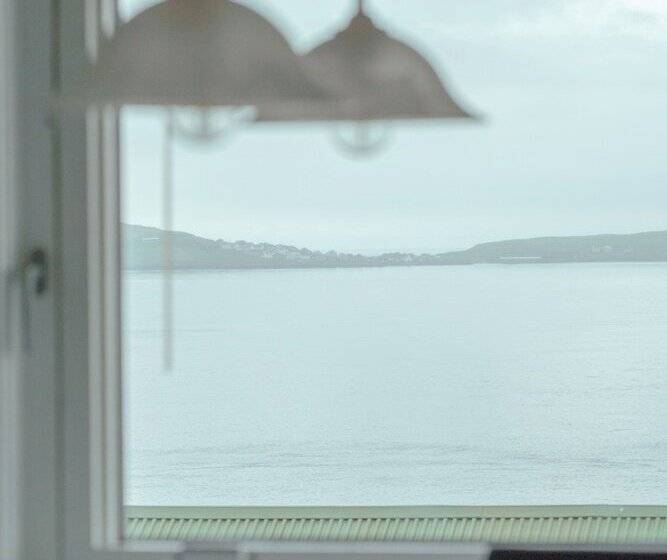 Sea View Apt / Central / Spacious / Free Parking