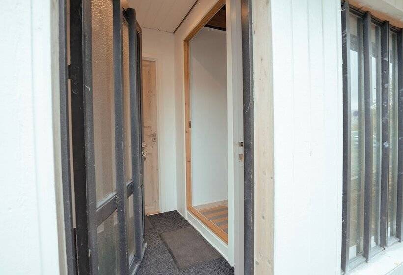 Sea View Apt / Central / Spacious / Free Parking