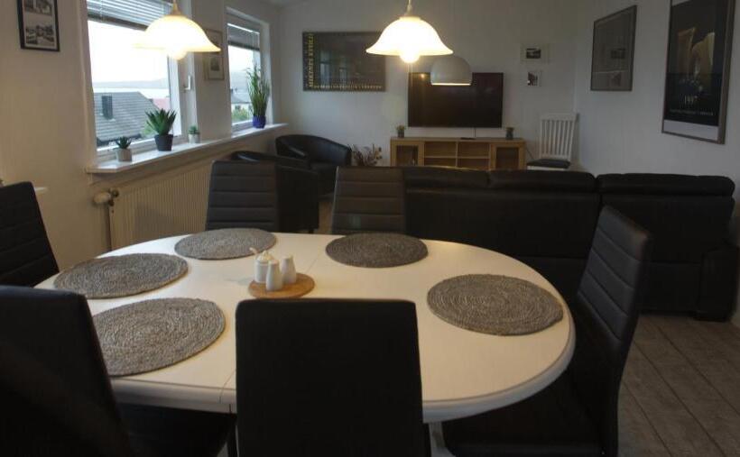 Sea View Apt / Central / Spacious / Free Parking