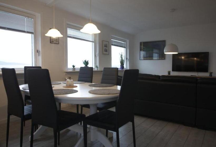 Sea View Apt / Central / Spacious / Free Parking