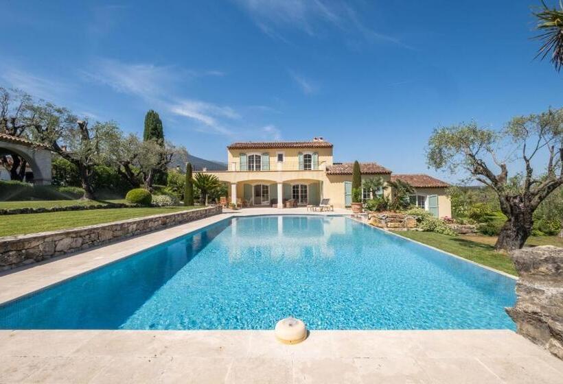 Jewel Of 280m With Infinity Pool In Absolute Calm