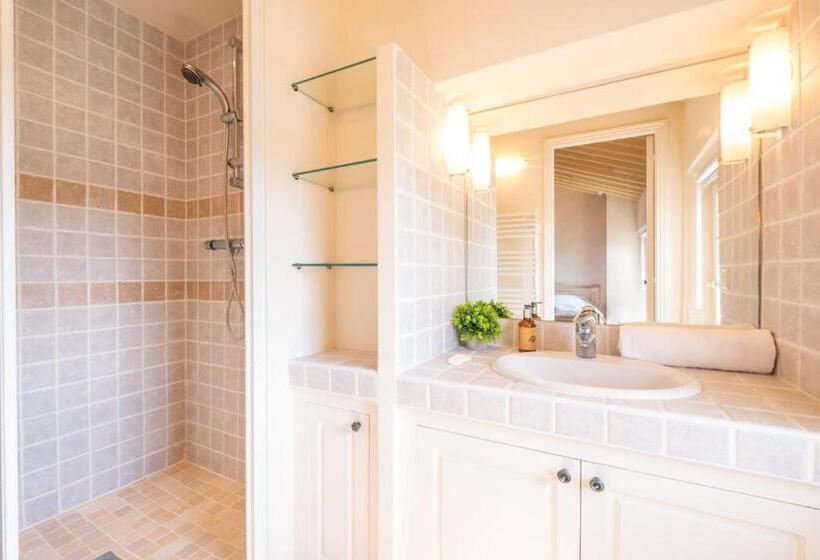 Jewel Of 280m With Infinity Pool In Absolute Calm